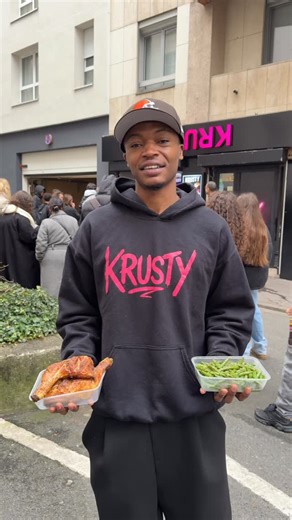 YTƧURꓘ on Instagram: "SI TU VEUX POUSSER LOURD 🔥 Tu sais ce qu’il te reste à faire en venant prendre ton menu chez nous 😉 Avec des cuisses bien balèzes 🦾 KRUSTY 🍗 📍2 rue François Couperin 92400 Courbevoie 📍5 Rue du Progrès 93130 Noisy le Sec ✅ Toutes nos viandes sont certifiées Achahada ou AVS #fyp #foryoupage #halalfood #crousty #restauranthalal"