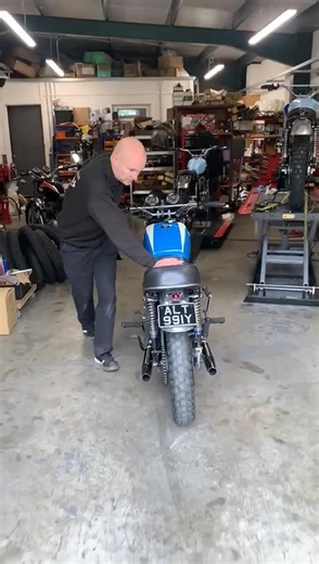 1982 Triumph Bonneville T140ES Street Scrambler Custom #reeloftheday #RussellJames #electricstart #triumph #classic #Bonneville #custom #bikeporn #specialist #classicbike #uk | Russell James Motorcycles
