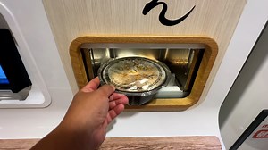 Ever wanted hot ramen from a vending machine? I found a 24-hour vending machine cafe at Tokyo's airport serving up piping hot Japanese ramen, along with other meals and drinks! #VendingMachine #TokyoEats #VendingMachineFood #JapanTravel #JapanEats | Strictly Dumpling