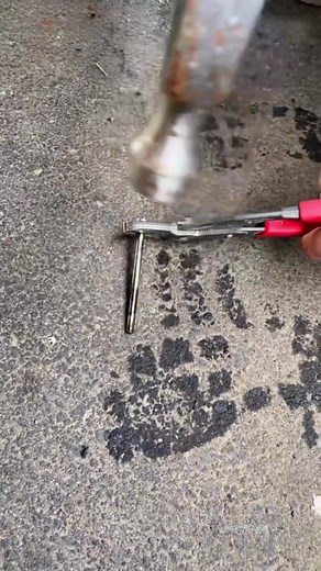 82K views · 924 reactions | How to fix a door that swings open or closed #howto #diy #fix #fixit #contractor #door #doors #handy #hack #tip #tips #trick #tricks #construction #construction #remodel #handyman #carpentry #carpentor #Packout #tool #tools #bath #home #homeimprovement #homeimprovementprojects #fixitnow | Eduardo Lopez | Facebook