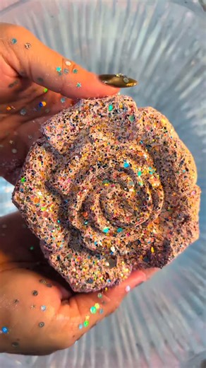 A Powdery Mess on Instagram: "Glitter roses 🌹✨ #apowderymess"