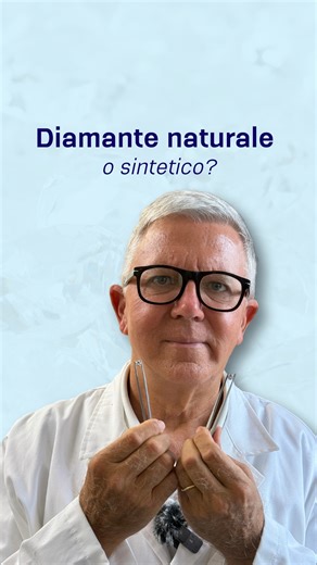 Scopri come riconoscere un diamante naturale da uno sintetico con l'analisi professionale di Certigem! 💎 Max il Gemmologo ti svela i segreti dell'identificazione dei diamanti: dall'analisi dell'azoto al metodo HPHT, solo la tecnologia avanzata può garantire risultati certi sull'origine delle gemme. Vuoi conoscere tutti i segreti per riconoscere le gemme autentiche? Guarda il video completo! 👆 | Certigem