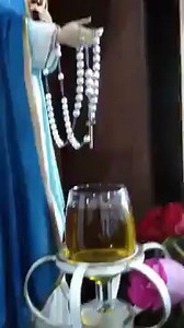58K views · 2.7K reactions | Mexique le chapelet de la Sainte Vierge Marie qui coule de l Huile sainte. L’HUILE DE MA BÉNÉDICTION ACCOMPAGNE CHACUN DE MES ENFANTS, PARTICULIÈREMENT CEUX QUI SOUFFRENT À CAUSE DE LEUR FOI EN MOI. | Coeur Immaculé de Marie | Facebook