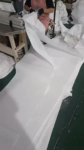 Easy-to-Use Bulk Bag Tired of slow, laborious loading? This bulk bag solves the problem! Equipped with lifting loops for easy hoisting, a large opening for quick loading, and a detachable bottom for easy unloading—operable by one person. Sturdy and reliable for any load, it eliminates hassle and saves time, suitable for all industries with maximum practicality! | Shandong Flexibulk Bags Manufacturing Co.,Ltd.