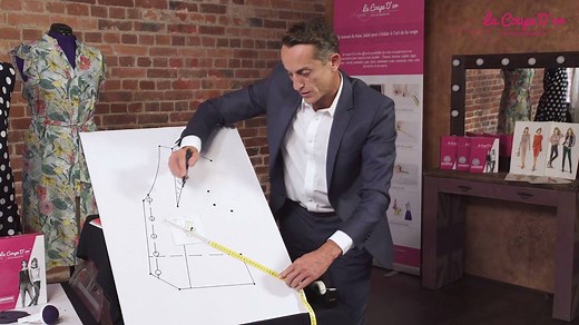 ✄ La démonstration de coupe ✄ www.lacoupedor.com Avec la méthode de couture La Coupe d'or, vos vêtements sur mesure sans effort : deux mensurations suffisent pour découper vos gabarits et patrons de couture à votre taille et pour toute la famille. Depuis 1935, La Coupe d'or existe dans plus de 104 pays pour tailler facilement vos propres vêtements sur mesure. | La coupe d'or