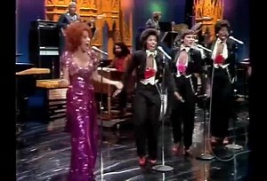 Bette Midler - Lullaby Of Broadway-Boogie Woogie Bugle Boy-Johnny Carson-1973 #bettemidler #johnnycarson #lullabyofbroadway #boogiewoogiebugleboy | Bette Midler: Bootleg Betty