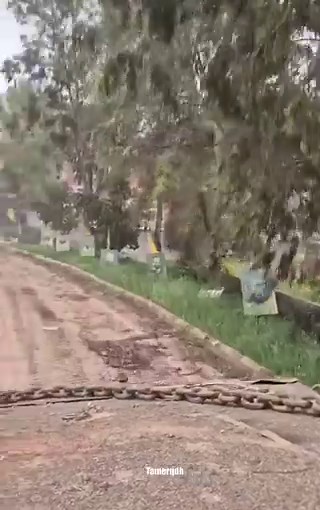⚡️⭕️ Occupied Aitaroun, south Lebanon They're right in front of my relative's and grandfather's homes