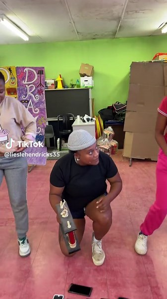 Show me how to “skeur “. Or loose your lcd 🤣🙆🏼‍♀️🤦🏾‍♀️They would do anything for their phones 🤦🏾‍♀️🙆🏼‍♀️🤣and they did it with energy 🤣🤣🤣🤣@✨MARISKA✨ #lieslehendricks #modprogram #fyp #capetownsouthafrica #fyppppppppppppppppppppppp