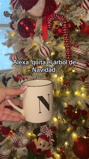 Alexa no puede ayudar es bonito ponerlo difícil es quitarlo #paratii #viral #alexaquitaelarbol #arboldenavidad #contenido