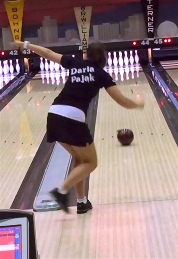 Bowling Thumb Mold Mishap at World Series 2016