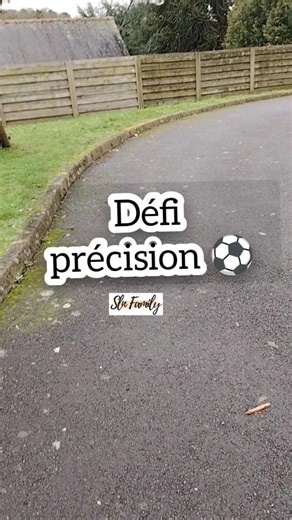 Défi précision ⚽😜 #shortvideo #défis #precision #challenge #football #shorts #foot #fun #pèreetfils