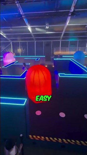 This Woman Played a Real-Life Pac-Man Game 😍 (@kx.kaixin)