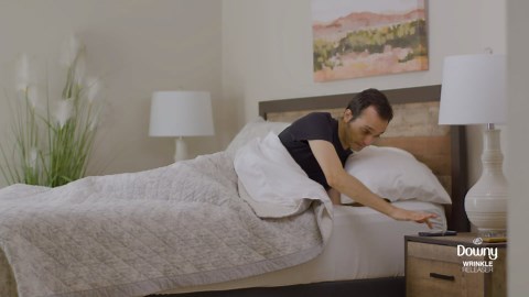 Downy Wrinkle Releaser and Refresher Fabric Spray, Static Remover and Odor Eliminator, Fresh Scent, 9.7 oz