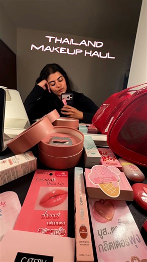 Aatima Bhatia on Instagram: "YES i prepared an intensive excel sheet to finalize which makeup products i’ll actually buy from thailand for the viral MOO DENG blush look 🤝 and sure did come back from thailand with the cutest makeup finds ✨ swatches, SPF tips & the one powder that saved my T-zone! ♡ . . . . . . . . . . . . 🔖 Makeup haul from Thailand — drugstore & local gems I actually love: Mistine Cosmetics lip products & BB/face makeup, 4U2 Jelly Lip Tint & Dear Me Liquid Blush, Baby Bright e