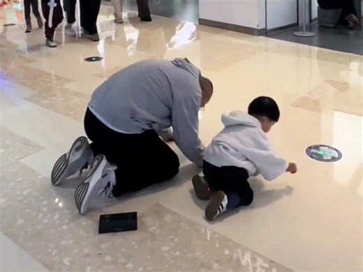 【类人TV】我们全家一起偷大女儿手机好不好？-类人研究员-类人研究员-哔哩哔哩视频