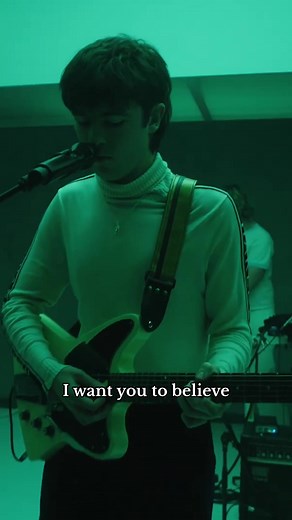 Pretty vibey performance of Elevator Hum from me and the gang for @Vevo if i may say so. Loving playing the new tunes 🤭 #newmusic