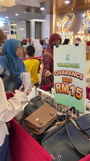 Dah mula ramai korangg! Terima kasih korangg support papa! Jemput datang Wisma Dherbs Kota Damansara dari 23.12.25 sehingga 31.12.25 tauu. Jangan lepaskan peluang. Kami buka 9pagi -9malam.