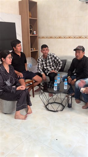 Tất cả chỉ là do câu từ nói qua nói lại vs ko hiểu ý nhau. Khi đã tìm được tiếng nói chung rồi thì sẽ hiểu nhau hơn (mỗi người hiểu theo 1 góc nhìn khác nhau, đâu ai chịu phần thiệt về mình đâu đúng ko ae) Chuyên Yaz bán cho gia đình a Đực Chị Ngân cách đây 1 năm trước (do trong lúc ăn nhậu có hứa hẹn và tgian trước sát nhập vs thời điểm bây giờ mỗi ngày luật mỗi đổi khó khăn) A Đực đã hiểu và vui vẻ ! Tới lúc bán xe lại cho bên em, em có hỏi 1 câu xe chạy OK ko. A Đực vẫn còn khen và tiếc chiếc