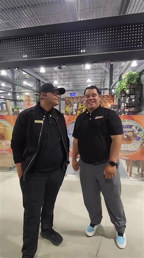 Entrevista a Julio Rivera el Realtor del pueblo en el Networking qué hizo Cafecito con Leche en colaboración de Boricuas en Ocala. Este segmento fue producido y dirigido por Víctor Martínez, Ramon Colón y Yadira Dominguez. Camarografo Yadira Dominguez. Efectos Especiales por Victor Martínez, Ramon Colón y Yadira Domínguez. Este segmento es auspiciado por Boricuas en Ocala Business Hub, Partner's Legacy, Mr. Fry, La Familia Multiservices Ocala, Marcillo Real State, Ruach Style Room. Facebook: Bor