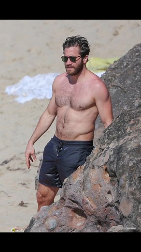 Jake Gyllenhaal en la playa #jakegyllenhaal #Beach #video #viral #parati #foryoupage #foryou #training #fitness #daddy