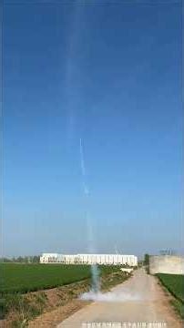 End acceleration? Yifeng admires rocket fireworks. Magnificent, unforgettable.