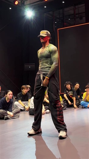 First time teaching the new piece Thank you again @cui_wudaochang for having me at the studio and for all the love ❤️‍🩹