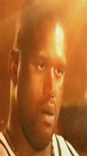 ⃟ (@peak.jpg)’s video of shaq falling in game