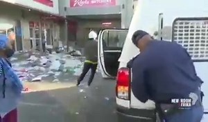 16K views · 152 reactions | Random Corner | SA looters running away from the Police‍♂️‍♂️ | Zambia Reports | Facebook