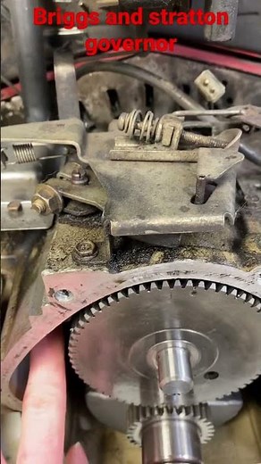 Showing how the governor works on my 19hp briggs and stratton engine.