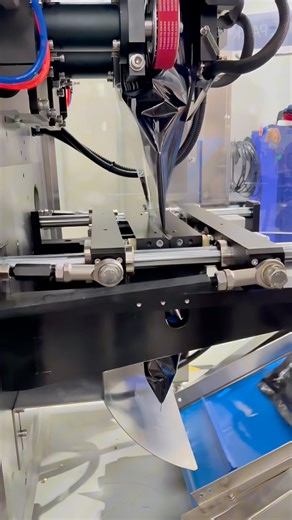 1.3K views | Wheat flour packing machine, powder fill & seal vertical automatic vffs packing equipment. #powder #wheatflour #fillingmachine #packingmachine | Haiyin Chen | Facebook