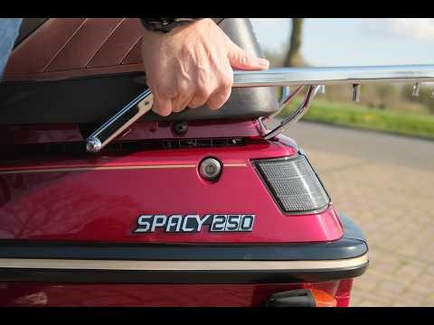 HOW TO change the ugly blinkers on the Honda Spacy/Elite and bring the originals back into operation