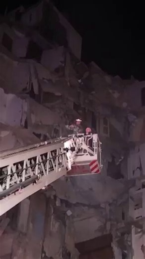 🚨🇮🇷🇺🇸 IRAN WAR UPDATE🇱🇧 Israel launched 100+ strikes in 10 minutes across Lebanon, leaving 250+ dead and 1,200 wounded, with many still trapped under rubble.🇱🇧 Hezbollah resumed military operations, firing rockets at the Manara settlement after accusing Israel of violating the ceasefire.🇱🇧 Rescue teams searched overnight in Beirut’s Tallet El Khayat neighborhood after one of Israel’s largest coordinated strikes on the capital.🇮🇷 U.S. intelligence says much of Iran’s missile network 