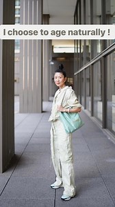 Last Saturday, I posted a reel about embracing my natural face, which sparked some debate. I was accused of shaming people who have undergone procedures on their face, but not everyone is fortunate enough to have my genetics (such as good bone structure & skin, as some pointed out). Excuse me? Choosing to age naturally does not mean I disapprove of those who choose procedures. I firmly believe that every woman should have the freedom to decide how she wants to do with her body. While social medi