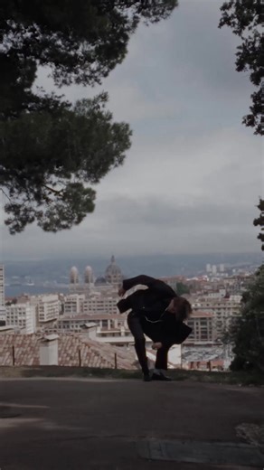 Dancer Casper Tveteraas Hauge of Ballet National de Marseille, captures the vibrant energy and rhythms of the French city through movement 🩰 Watch on NOWNESS: https://www.nowness.com/series/dancing-about-architecture/casper-danse-marseille | NOWNESS