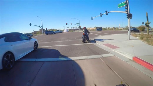 More insane drivers spotted from the motorcycle as road safety keeps declining