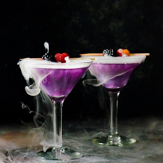 WITCH'S HEART COCKTAIL! This easy blackberry and apple cocktail with gorgeous shimmery purple swirls is perfectly whimsical for Halloween! https://www.theflavorbender.com/the-witchs-heart-halloween-cocktail/ DIY Shimmery Liqueur - http://www.theflavorbender.com/2016/10/flavored-shimmery-liqueur-video-science.html | The Flavor Bender