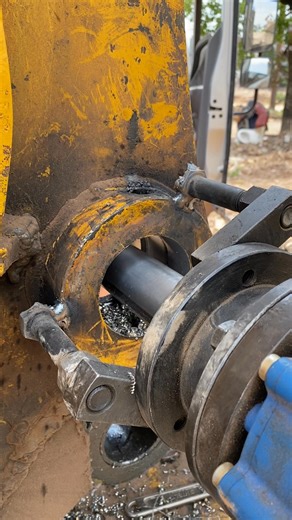 On-site bore repair work today, S Power Portable line boring machine supplier, manufacturer. Phone / WA business: 150 0029 4941 #lineboring #borerepair #heavyequipmentmechanic #earthmovingmachinery #onsite #sitework #mobilemechanic #excavatorparts #mobilemechanic #bluecollar #johndeere #shipbuilding | S Power Portable Ian