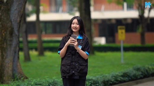 🎉 TÂN SINH VIÊN NÓI GÌ VỀ HCMUTE YOUTH FESTIVAL 2025? 🎤✨ Ngày hội HCMUTE YOUTH FESTIVAL 2025 đang bùng nổ năng lượng tuổi trẻ tại sân trường UTE! 🔥 Không chỉ là một sự kiện thường niên, đây còn là dịp để tân sinh viên hòa mình vào không khí sôi động, rực rỡ sắc màu và cùng nhau tạo nên những kỷ niệm đầu tiên thật đáng nhớ 💫 Đội truyền thông đã nhanh chân “len lỏi” khắp sân trường để lắng nghe những chia sẻ, cảm xúc đầu tiên của các bạn tân sinh viên về ngày hội năm nay. 💬 Có bạn thì phấn kh