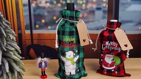 Yeyeplum 24 Pcs Christmas Wine Burlap Bags Christmas Wine Gift Bags with Tags and Ropes Reusable Xmas Snowman Santa Bottle Covers for New Year Holiday Party Decor