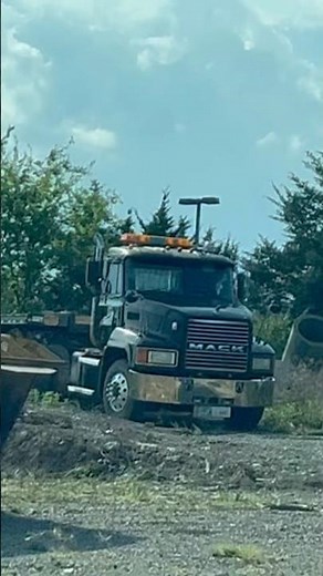 Mack CH613 and Mack Medium Duty Cabover!