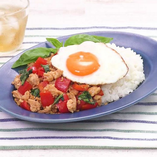 ナンプラーなしでOK！お手軽ガパオライスの作り方 | デリッシュキッチン