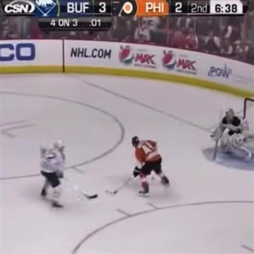 Kimmo Timonen scores his 100th NHL Goal ! Philadelphia Flyers vs Buffalo Sabres (March 5, 2011) 🎥 : CSN #hockey #nhl #fyp #hockeytiktoks #hockeytok #flyers #philadelphia #philadelphiaflyers #icehockey