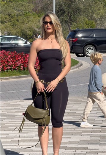 Just me 🖤 #model #contentcreator #runwaymodel #rumwaywalk #modelwalk | runway models