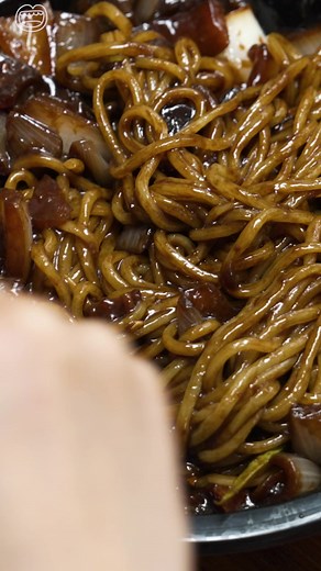 짜장면은 남이 먹는거 볼 때 제일 맛있어보임 #짜장면먹방#jjajangmyeon#사천탕수육#연태고량주#blackbeannoodles#mukbang#koreanfood#tiktokfood