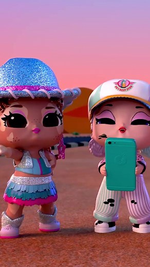 Everyone has their own unique style. Discover a new friend's by getting to know them! 👯‍♀️✨ #LOLSurprise #friendshipgoals #LOLtots