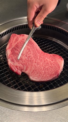 Humans of Wagyu (ヒューマンズ・オブ・和牛) by Coltive on Instagram: "This was as a Matsusaka Guy Striploin we had at @yakinikucarosso in Wakayama 🔥 The beef came from a farm runned by Nakao San, the leading producer of Matsusaka Gyu in Japan. His program focuses on raising the cattle between 30-32 months. Resulting in mature, tender, and incredibly flavorful beef. 📍 yakiniku carosso @yakinikucarosso 510-41 Nakanoshima, Wakayama, 640-8392 050-5262-6766 Reservations are usually possible on the same day whic