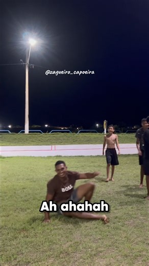 Instrutor Zagueiro on Instagram: "Treino de saltos massa noturno com essa galera @higotiagomedeiros @joao_.vitor145 @vermey.01 @galo_capoeiraa #capoeira #socapoeira #capoeiraarte #capoeirafilosofiadevida #tutorial #saltos"