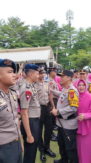 Gatot Tri Suryanta on Instagram: "Naik pangkat sudah, pasangan belum ada. Saya doakan semoga personel saya yang belum punya pasangan segera dipertemukan dengan jodohnya. Nanti kalau perlu, Kapolda yang melamar. Aamiin.😇"