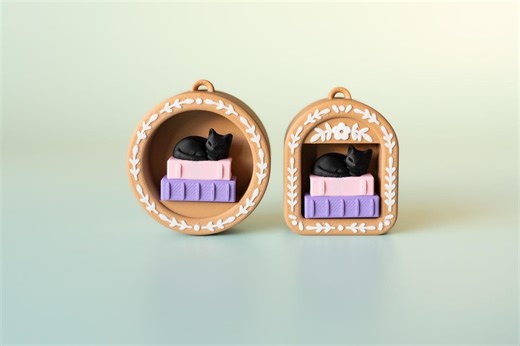 Mini Book Nook With Stack of Books & Cat Fidget Clicker With Wrist Strap or Keychain - Etsy Canada