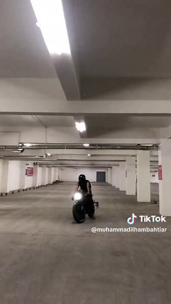 Motor Custom CBR 150: Aesthetic Cinematic Video